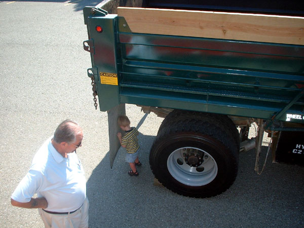 Atticus hides under a mudflap as Grandpa watches.jpg 82.7K